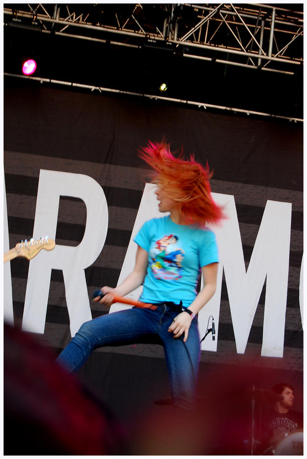 Hayley_whips_her_firey_hair__by_your_runaway_smile.jpg